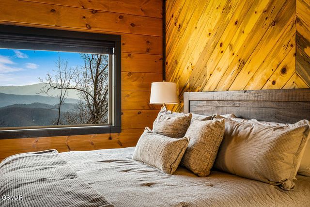 1852 Mountain Ash Way, Sevierville, TN 37876