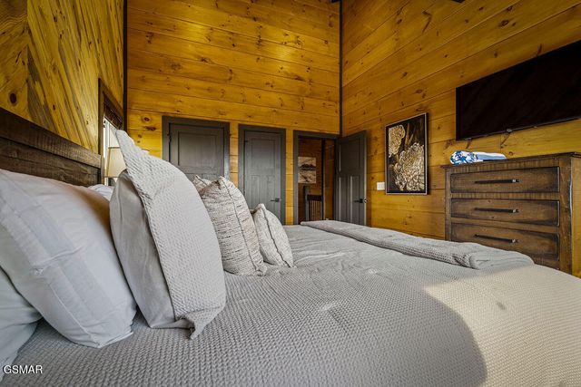 1852 Mountain Ash Way, Sevierville, TN 37876