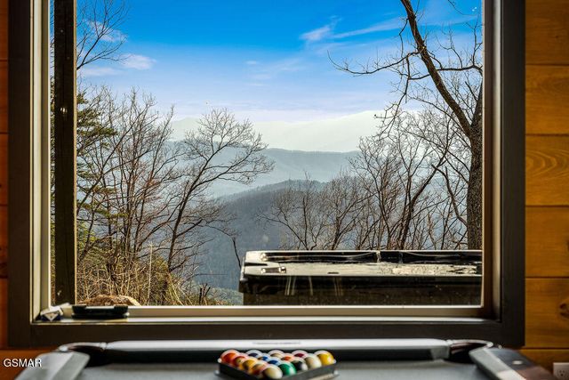 1852 Mountain Ash Way, Sevierville, TN 37876