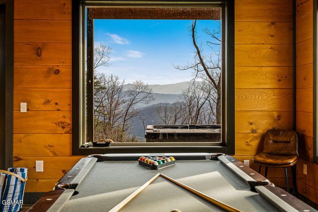 1852 Mountain Ash Way, Sevierville, TN 37876