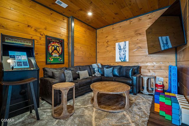 1852 Mountain Ash Way, Sevierville, TN 37876