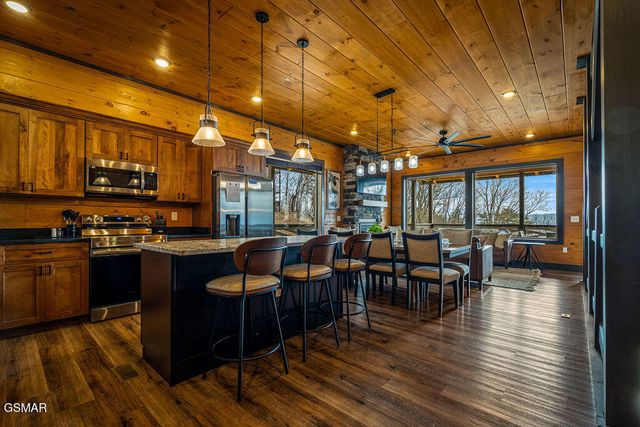 1852 Mountain Ash Way, Sevierville, TN 37876