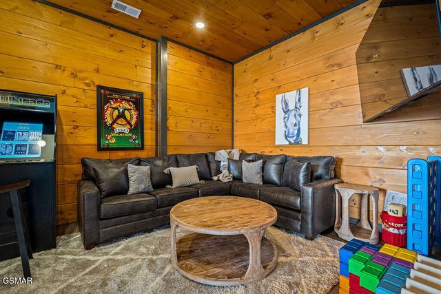 1852 Mountain Ash Way, Sevierville, TN 37876