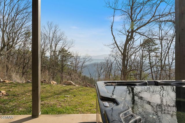 1852 Mountain Ash Way, Sevierville, TN 37876