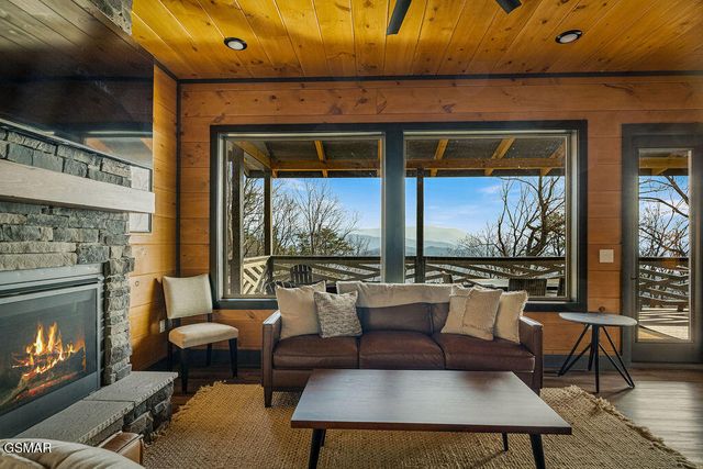 1852 Mountain Ash Way, Sevierville, TN 37876