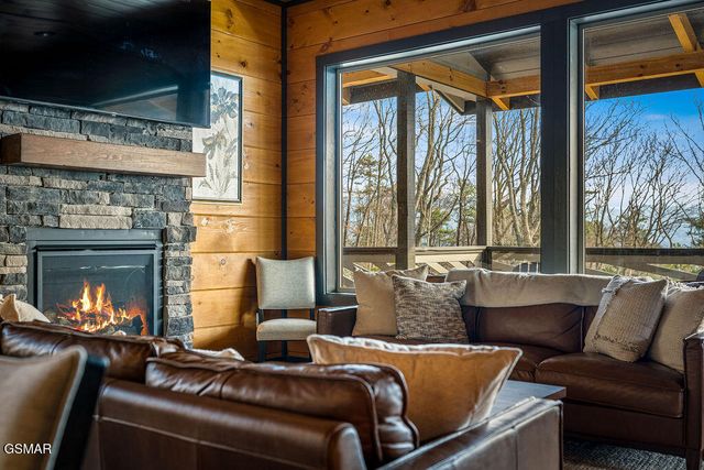 1852 Mountain Ash Way, Sevierville, TN 37876