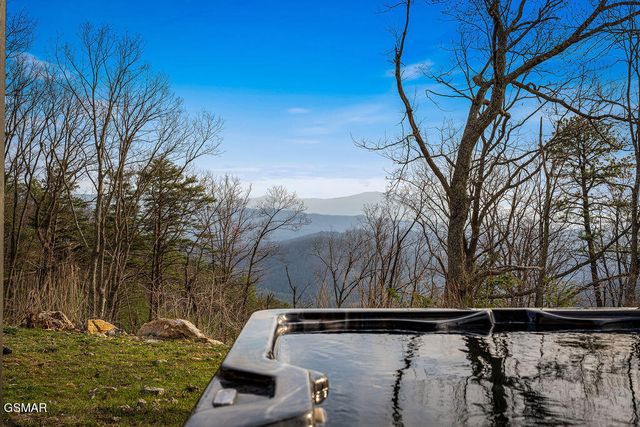 1852 Mountain Ash Way, Sevierville, TN 37876