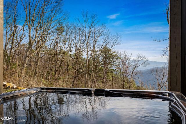 1852 Mountain Ash Way, Sevierville, TN 37876