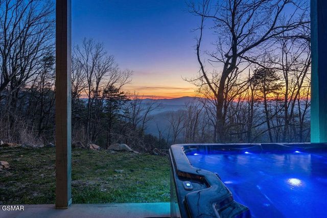 1852 Mountain Ash Way, Sevierville, TN 37876