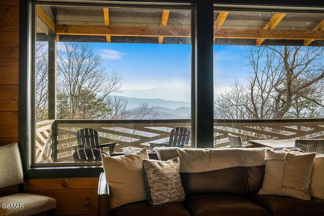 1852 Mountain Ash Way, Sevierville, TN 37876