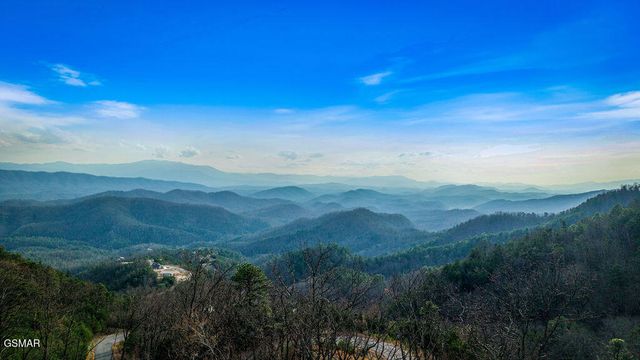 1852 Mountain Ash Way, Sevierville, TN 37876