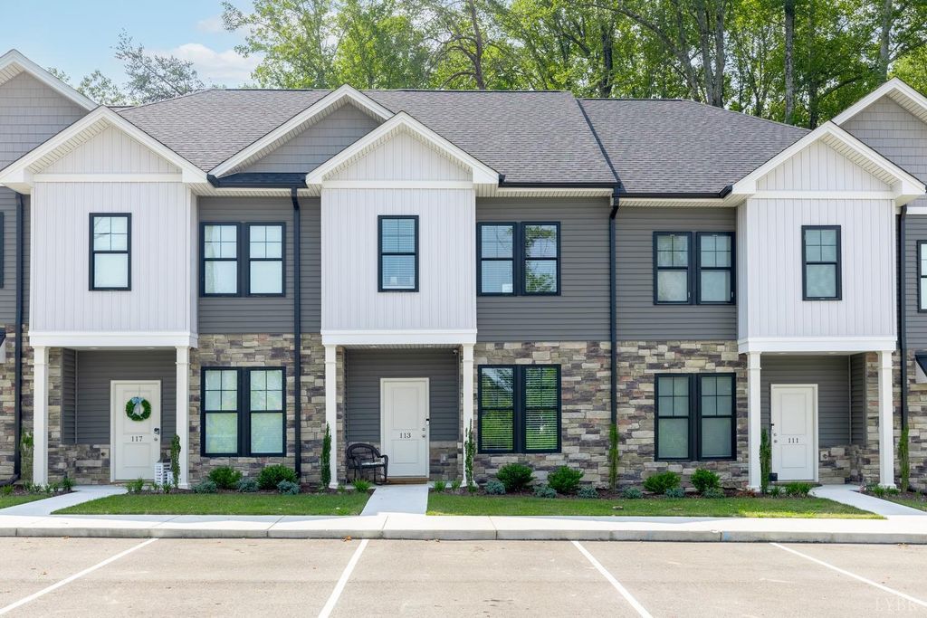 Image 1 of property listing at 113 Cuddington Lane, Lynchburg, VA 24501
