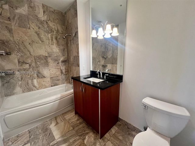 300 S Biscayne Blvd PH-3907, Miami, FL 33131
