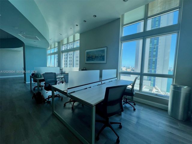 300 S Biscayne Blvd PH-3907, Miami, FL 33131