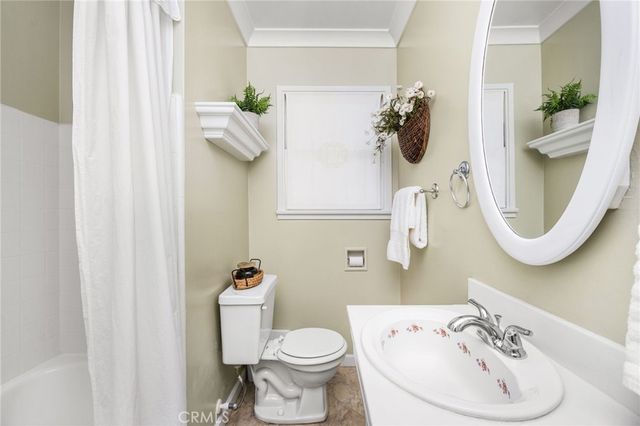 1034 E Palmyra Avenue, Orange, CA 92866