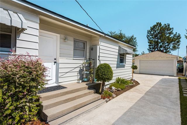 1034 E Palmyra Avenue, Orange, CA 92866