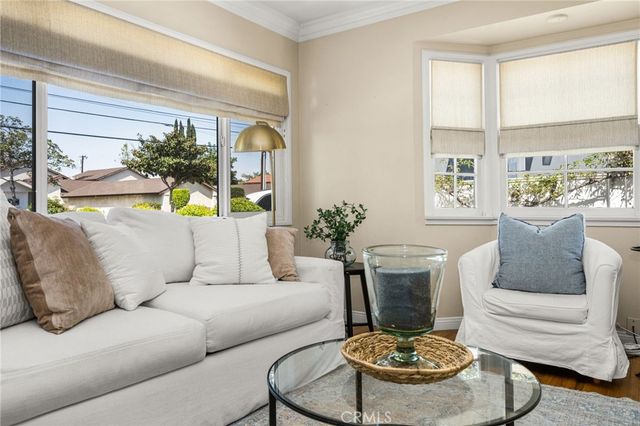1034 E Palmyra Avenue, Orange, CA 92866
