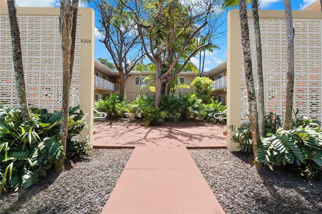 6330 SW 79th St 4, South Miami, FL 33143