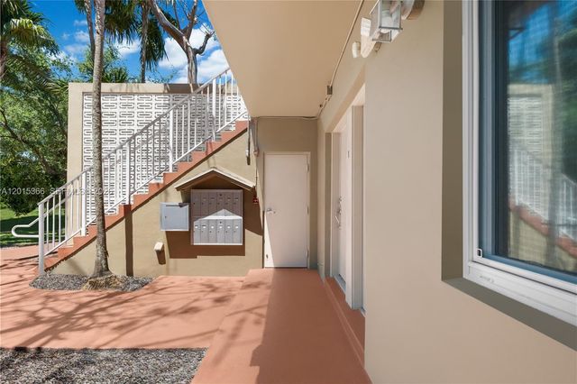 6330 SW 79th St 4, South Miami, FL 33143