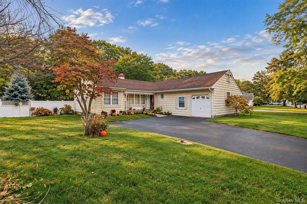 11 Carston Street W, Selden, NY 11784 — exterior