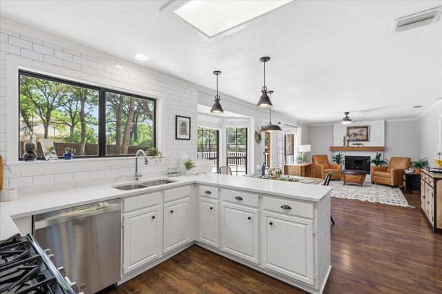 513 Fox Creek Court, Denton, TX 76209