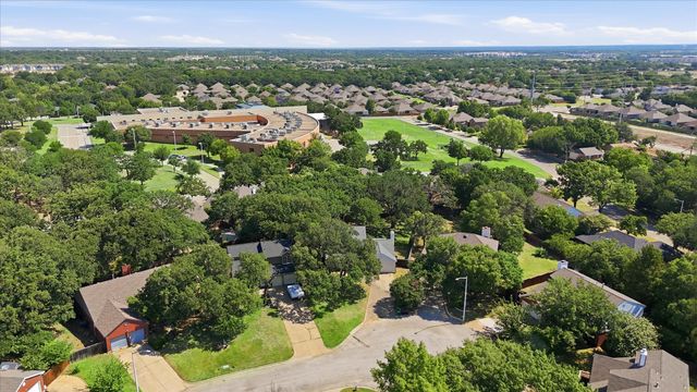 513 Fox Creek Court, Denton, TX 76209