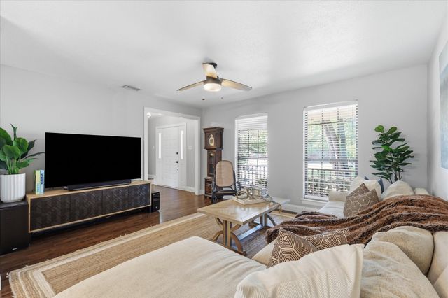 513 Fox Creek Court, Denton, TX 76209