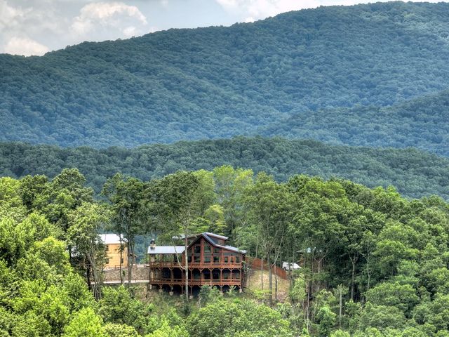 470 NW Skylight Drive, Blue Ridge, GA 30513