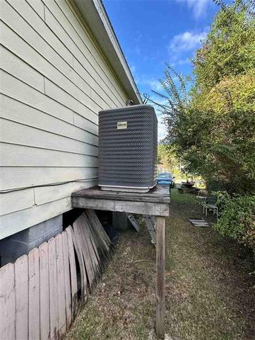 8813 Warner W Street, Bayou La Batre, AL 36509