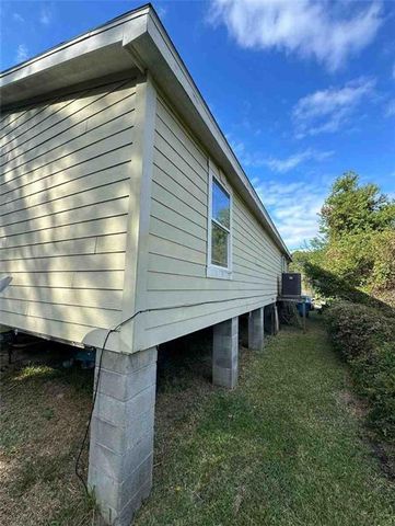 8813 Warner W Street, Bayou La Batre, AL 36509