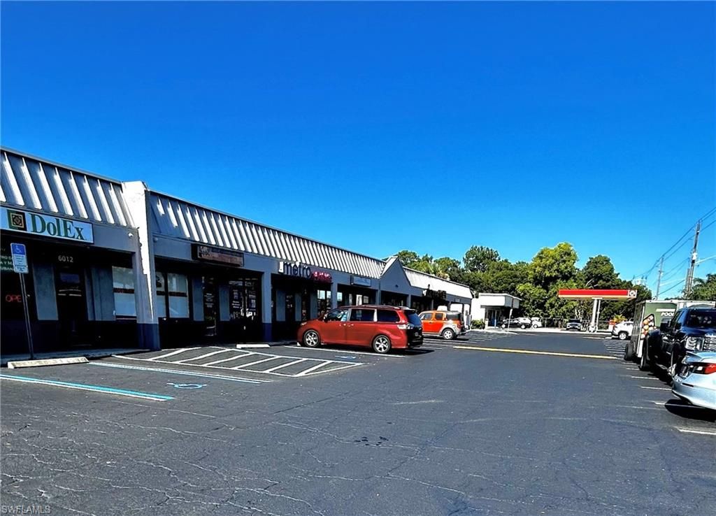 6028 Radio RD 6000, NAPLES, FL 34104 — exterior