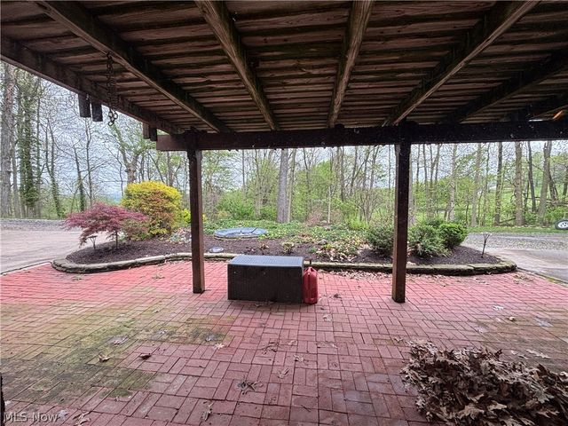 2180 Kimberley Drive NW, Dover, OH 44622