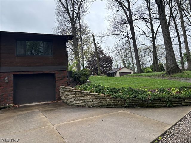 2180 Kimberley Drive NW, Dover, OH 44622