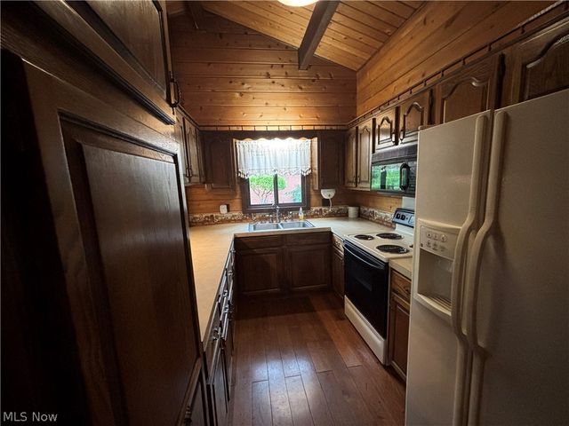 2180 Kimberley Drive NW, Dover, OH 44622