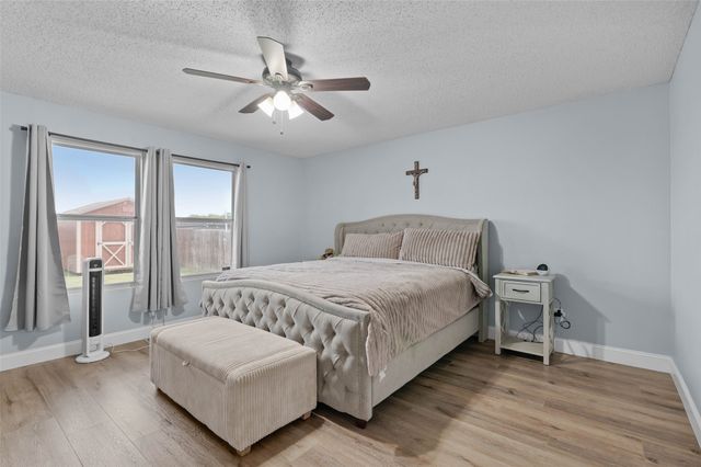 317 Quail Crossing Drive, Sanger, TX 76266