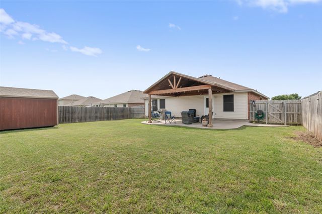 317 Quail Crossing Drive, Sanger, TX 76266