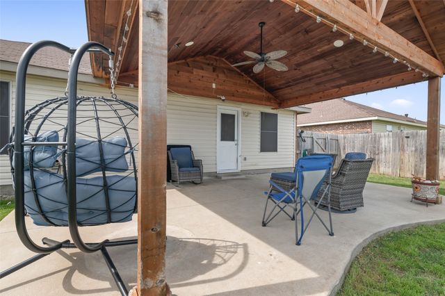 317 Quail Crossing Drive, Sanger, TX 76266