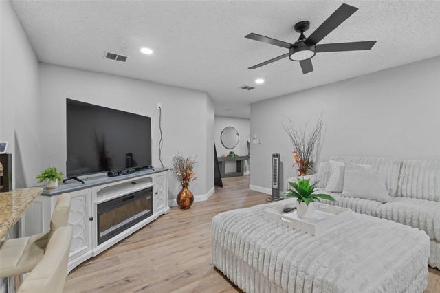317 Quail Crossing Drive, Sanger, TX 76266