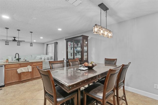 317 Quail Crossing Drive, Sanger, TX 76266