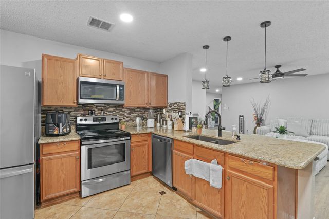 317 Quail Crossing Drive, Sanger, TX 76266