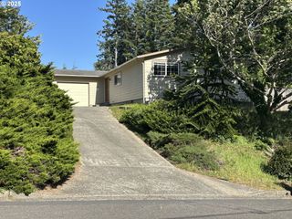 3561 ASH St, North Bend, OR 97459