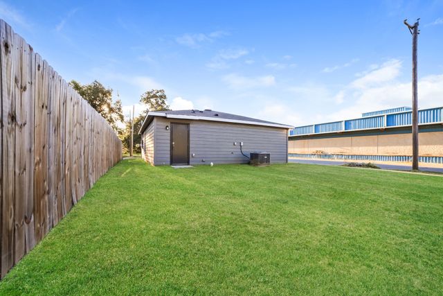 700 E Pecan Avenue, Waco, TX 76704