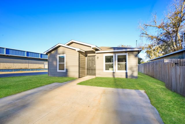 700 E Pecan Avenue, Waco, TX 76704