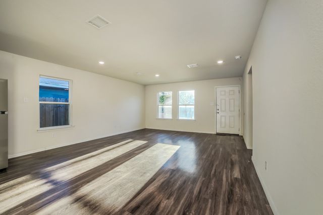 700 E Pecan Avenue, Waco, TX 76704