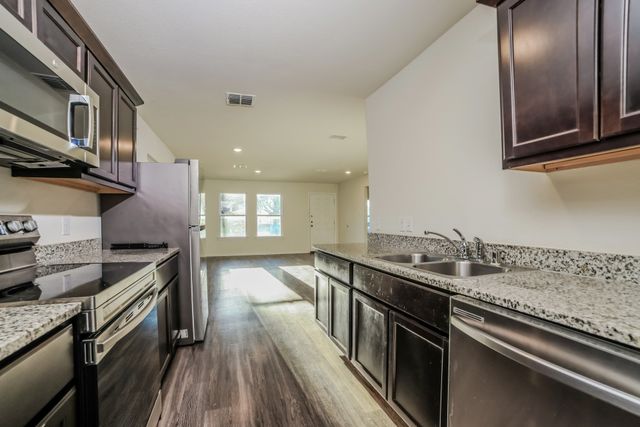 700 E Pecan Avenue, Waco, TX 76704