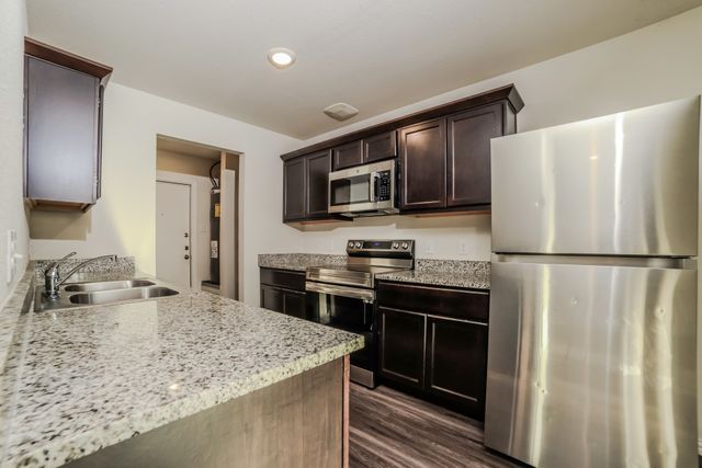 700 E Pecan Avenue, Waco, TX 76704