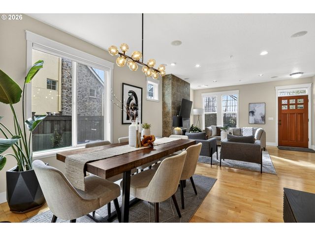 28677 Sw COSTA Cir, Wilsonville, OR 97070