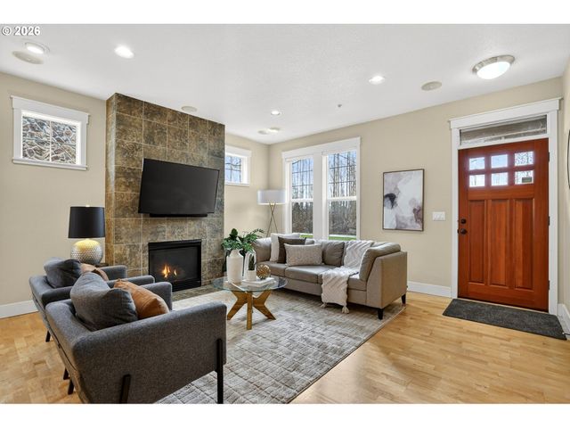 28677 Sw COSTA Cir, Wilsonville, OR 97070