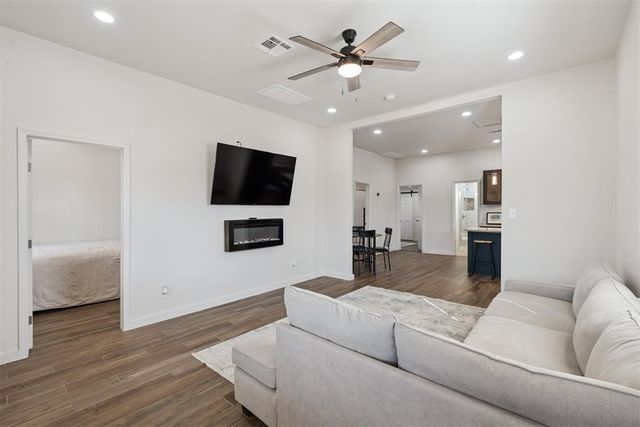 314 W Springer Avenue, Guthrie, OK 73044