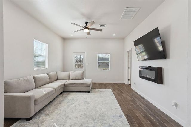 314 W Springer Avenue, Guthrie, OK 73044